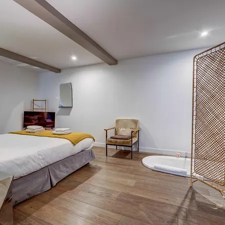 Montmartre Stylish And Bright 3bd With Terrace Paris