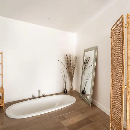 Montmartre Stylish And Bright 3bd With Terrace Paris